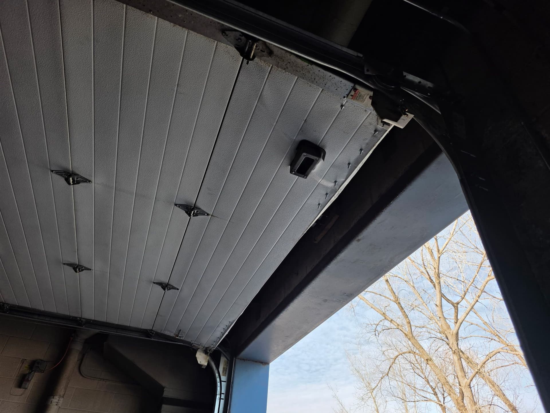 Gallery photos for Quick Garage Door Fix in Action: Image #1