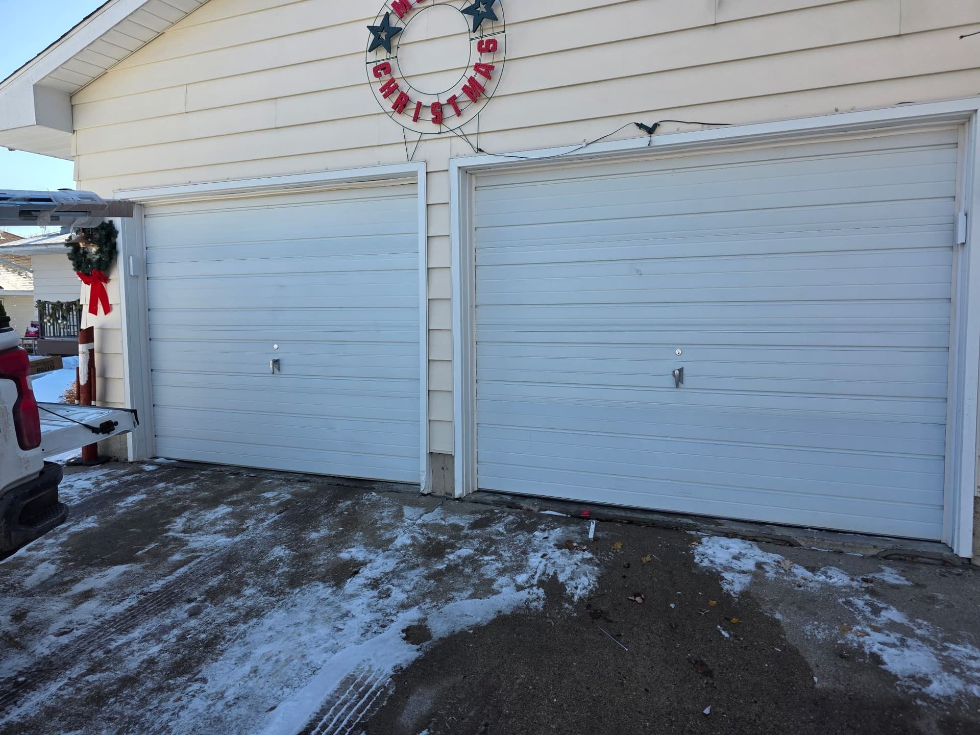 Gallery photos for Bronze Garage Doors with Windows by Tek Overhead Door LLC: Image #1